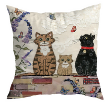 Carregar imagem no visualizador da galeria, Vintage Black Cat Cushion Covers
