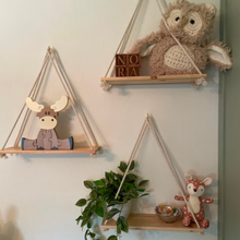 Carregar imagem no visualizador da galeria, Floating Triangle Shelf
