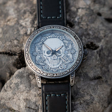 Carregar imagem no visualizador da galeria, 3D Carved Skull Unisex Watch
