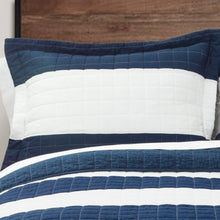 Carregar imagem no visualizador da galeria, Stripe 3 Piece Quilt Set
