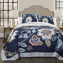 Carregar imagem no visualizador da galeria, Aster Quilt 3 Piece Set
