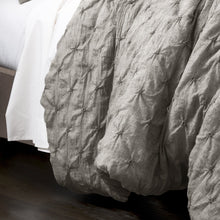 Cargar imagen en el visor de la galería, Ravello Pintuck 5 Piece Comforter Set
