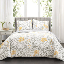 Load image into Gallery viewer, Aprile 3 Piece Quilt Set
