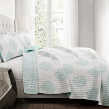 Carregar imagem no visualizador da galeria, Teardrop Leaf Quilt 3 Piece Set
