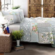 Carregar imagem no visualizador da galeria, Roesser Quilt 3 Piece Set
