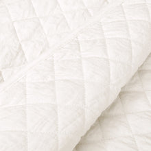 Cargar imagen en el visor de la galería, Ava Diamond Oversized Cotton Quilt Set
