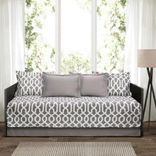 Carregar imagem no visualizador da galeria, Edward Trellis 6 Piece Daybed Cover Set
