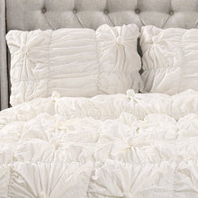 Carregar imagem no visualizador da galeria, Bella 3 Piece Comforter Set
