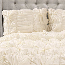 Carregar imagem no visualizador da galeria, Bella 3 Piece Comforter Set
