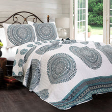 Carregar imagem no visualizador da galeria, Shaila Medallion Quilt 3 Piece Set
