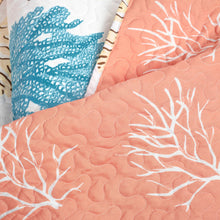 Carregar imagem no visualizador da galeria, Coastal Reef Feather Reversible Quilt Set
