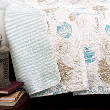 Cargar imagen en el visor de la galería, Harbor Life Reversible Quilt Set
