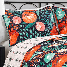 Carregar imagem no visualizador da galeria, Poppy Garden Quilt 3 Piece Set
