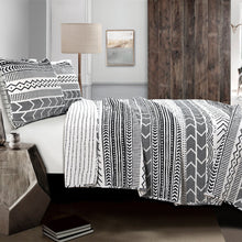 Carregar imagem no visualizador da galeria, Hygge Geo Quilt 3 Piece Set
