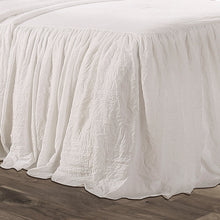 Cargar imagen en el visor de la galería, Ruffle Skirt Bedspread Set
