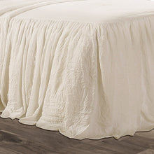 Carregar imagem no visualizador da galeria, Ruffle Skirt Bedspread Set
