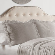 Cargar imagen en el visor de la galería, Ruffle Skirt Bedspread Set
