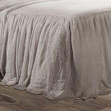 Carregar imagem no visualizador da galeria, Ruffle Skirt Bedspread Set
