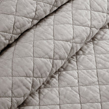 Cargar imagen en el visor de la galería, Ava Diamond Oversized Cotton Quilt Set
