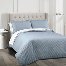 Carregar imagem no visualizador da galeria, Ava Diamond Oversized Cotton Quilt Set
