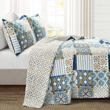 Load image into Gallery viewer, Monique Patch 3 Piece Quilt Set
