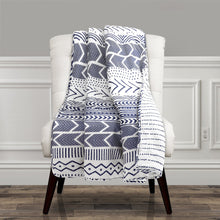 Carregar imagem no visualizador da galeria, Hygge Geo Throw
