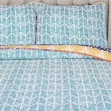 Cargar imagen en el visor de la galería, Bohemian Stripe Quilt 3 Piece Set
