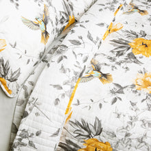 Cargar imagen en el visor de la galería, Penrose Floral 3 Piece Quilt Set
