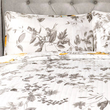 Cargar imagen en el visor de la galería, Penrose Floral 3 Piece Quilt Set
