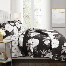 Load image into Gallery viewer, Zinnia Floral 3 Piece Quilt Set
