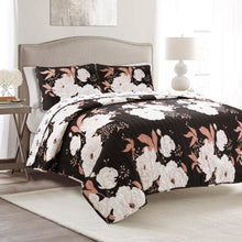 Load image into Gallery viewer, Zinnia Floral 3 Piece Quilt Set
