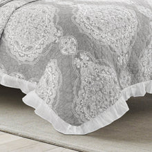 Carregar imagem no visualizador da galeria, Lucianna Ruffle Edge Cotton Bedspread Set
