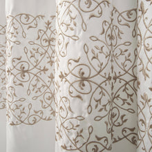 Carregar imagem no visualizador da galeria, Scroll Medallion Shower Curtain
