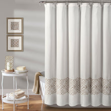 Carregar imagem no visualizador da galeria, Scroll Medallion Shower Curtain
