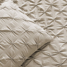 Cargar imagen en el visor de la galería, Ravello Pintuck 5 Piece Comforter Set
