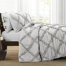 Load image into Gallery viewer, Ruffle Diamond 3 Piece Comforter Set
