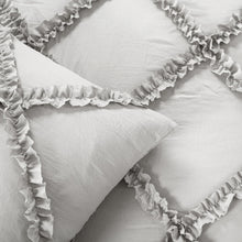 Cargar imagen en el visor de la galería, Ruffle Diamond 3 Piece Comforter Set
