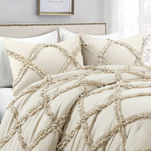 Cargar imagen en el visor de la galería, Ruffle Diamond 3 Piece Comforter Set
