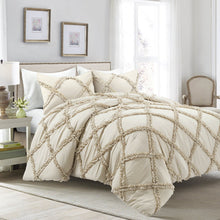 Cargar imagen en el visor de la galería, Ruffle Diamond 3 Piece Comforter Set
