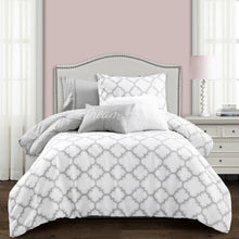 Cargar imagen en el visor de la galería, Ravello Pintuck Caroline Geo Comforter Set Back To Campus Dorm Room Bedding
