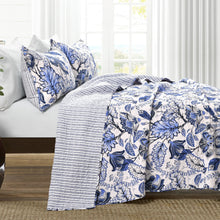 Carregar imagem no visualizador da galeria, Cynthia Jacobean 3 Piece Quilt Set
