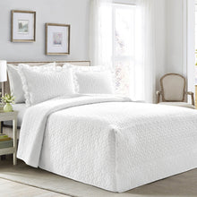 Carregar imagem no visualizador da galeria, French Country Geo Ruffle Skirt 3 Piece Bedspread Set
