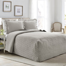 Carregar imagem no visualizador da galeria, French Country Geo Ruffle Skirt 3 Piece Bedspread Set
