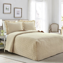 Carregar imagem no visualizador da galeria, French Country Geo Ruffle Skirt 3 Piece Bedspread Set
