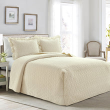 Carregar imagem no visualizador da galeria, French Country Geo Ruffle Skirt 3 Piece Bedspread Set
