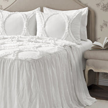 Cargar imagen en el visor de la galería, Riviera 3 Piece Bedspread Set
