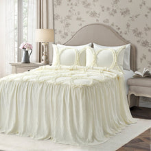 Carregar imagem no visualizador da galeria, Riviera 3 Piece Bedspread Set
