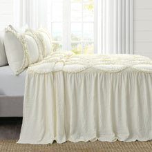 Carregar imagem no visualizador da galeria, Riviera 3 Piece Bedspread Set
