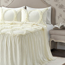 Carregar imagem no visualizador da galeria, Riviera 3 Piece Bedspread Set
