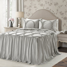 Cargar imagen en el visor de la galería, Riviera 3 Piece Bedspread Set
